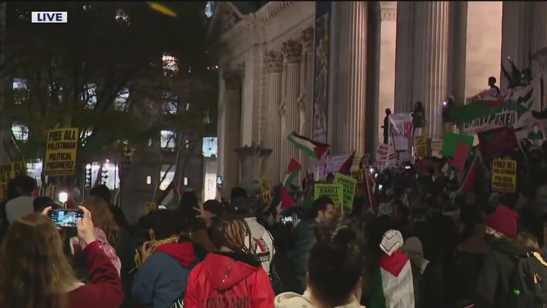 Students rally to protest Israel-Hamas war