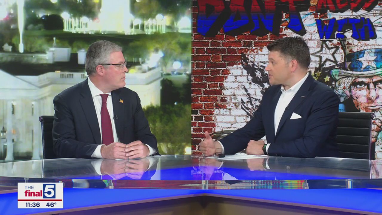 White House signal flap "a distraction" from Trump record, some Republicans say