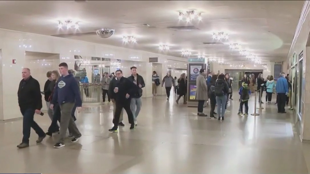 2 teenage girls stabbed at Grand Central Terminal