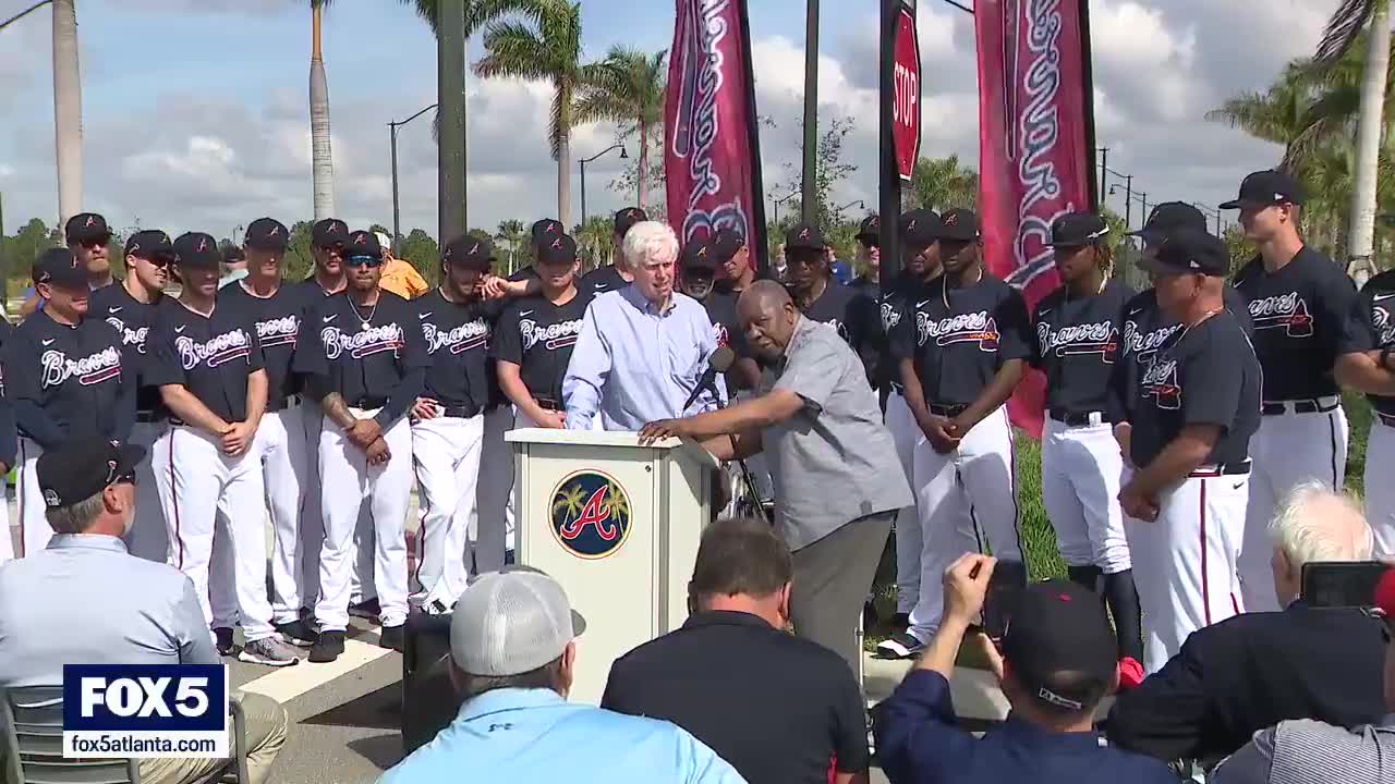 Braves dedicate road to spring training park after Hank Aaron