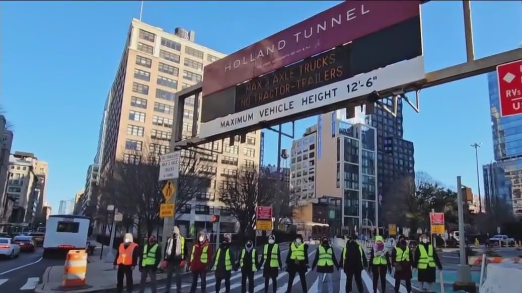 Protests block city bridges, tunnels