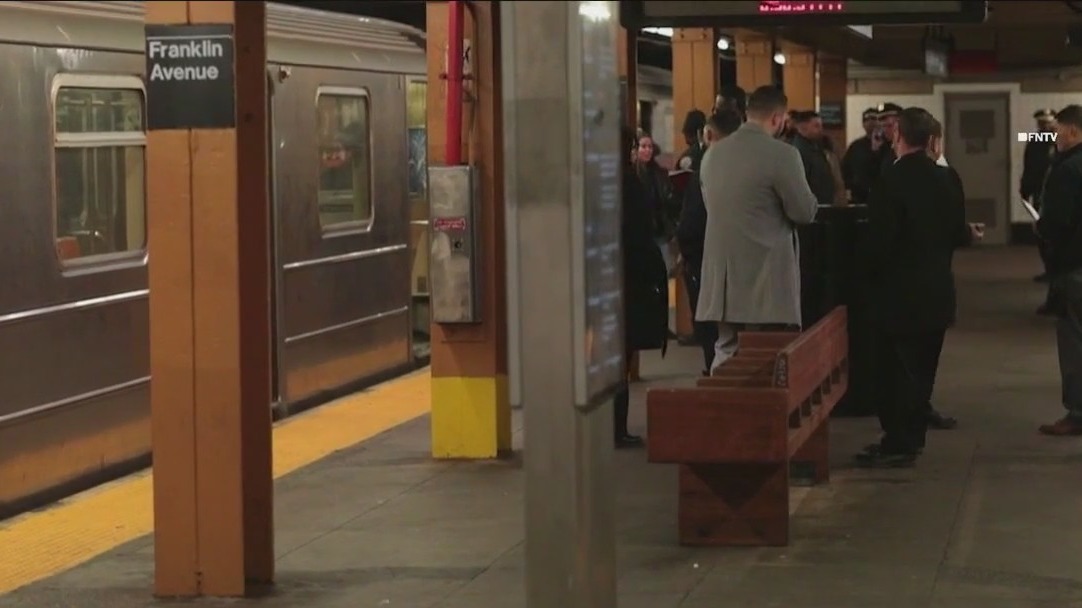 Brooklyn subway shooting leaves man dead