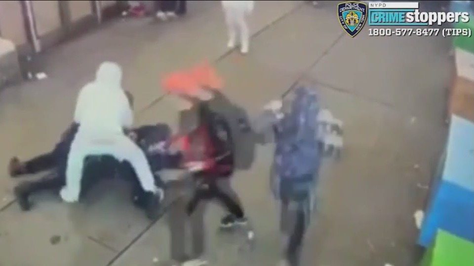 5 men arrested in attack on officers