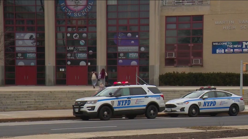 2 students stabbed at Queens school