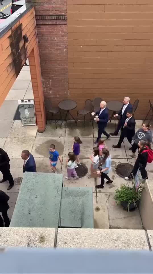 Biden spotted at ice cream shop in Bethesda