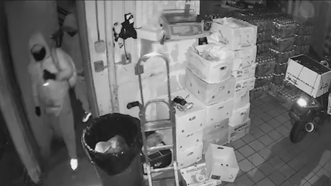 Bronx bodega heist: Thieves pocket $100K