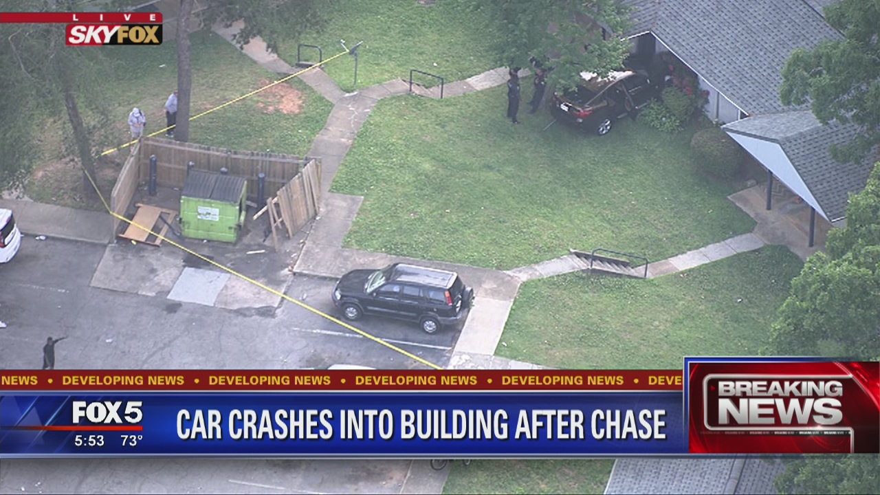 Car crashes into building after chase | FOX 5 Atlanta