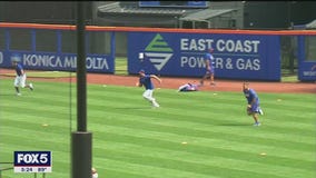 Mets keep distance on 1st day of camp at Citi Field