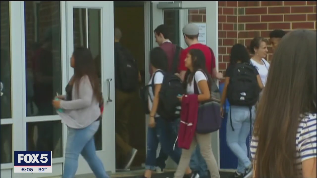 Trump, Devos threaten to cut funding for schools that do not reopen