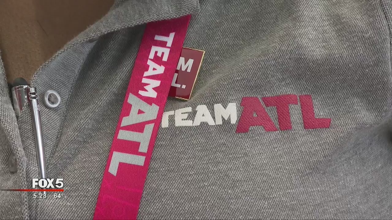 Super Bowl volunteers get last-minute training