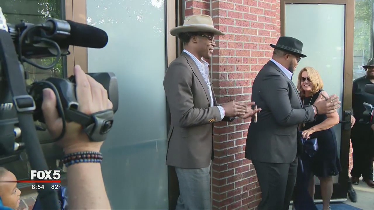 Cam Newton opens restaurant in Atlanta