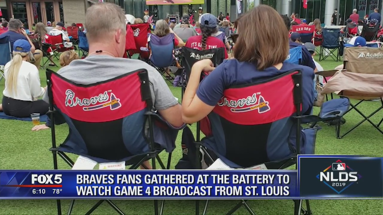 Braves fan watch NLDS Game 4