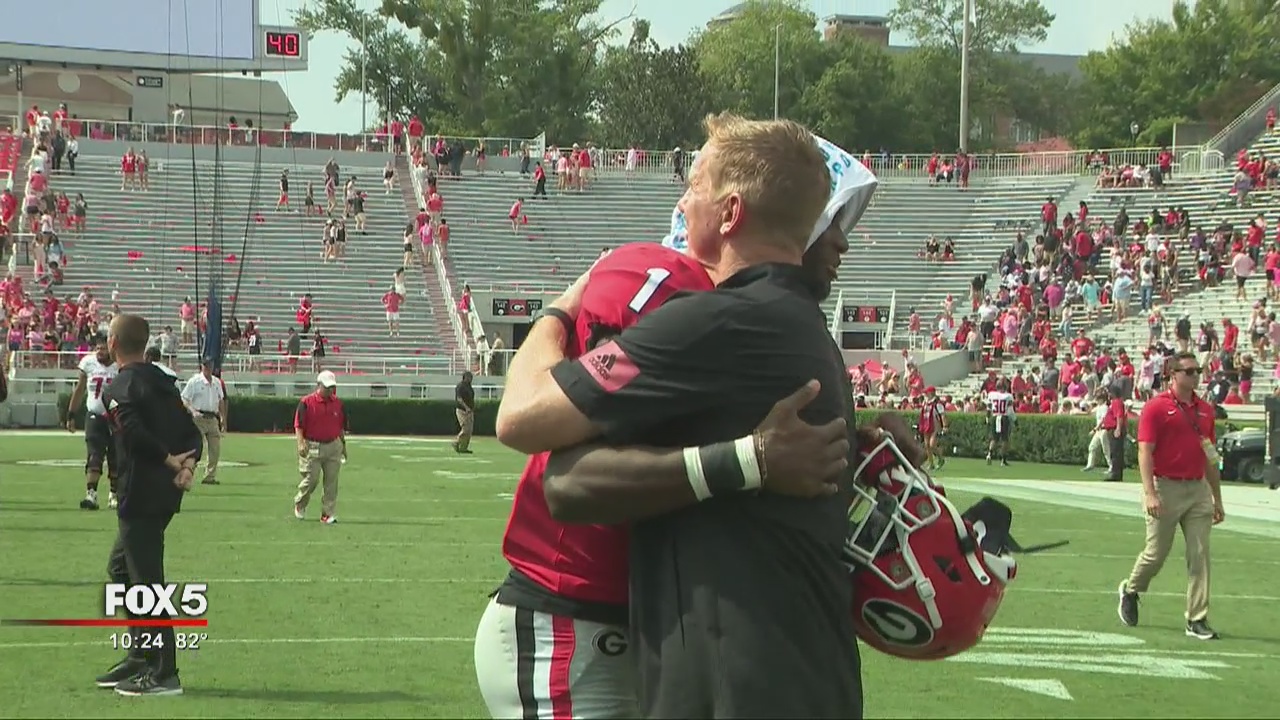 "Wear Pink For Wendy": UGA fans don pink to honor Arkansas State coach's wife
