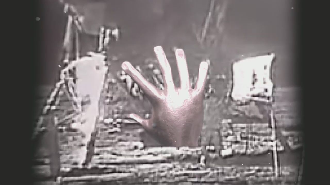 HIGH 5 Hand moon landing