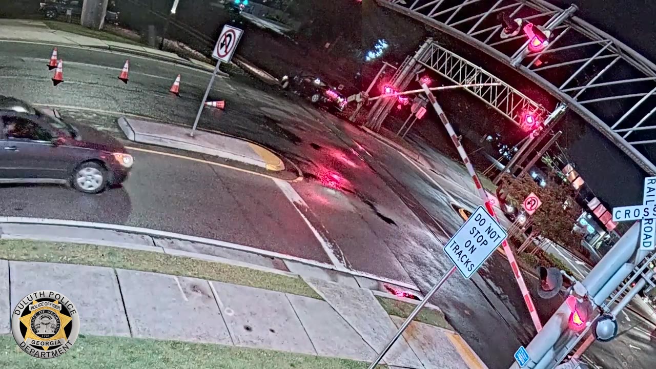 Duluth car stuck on train tracks | FOX 5 Atlanta