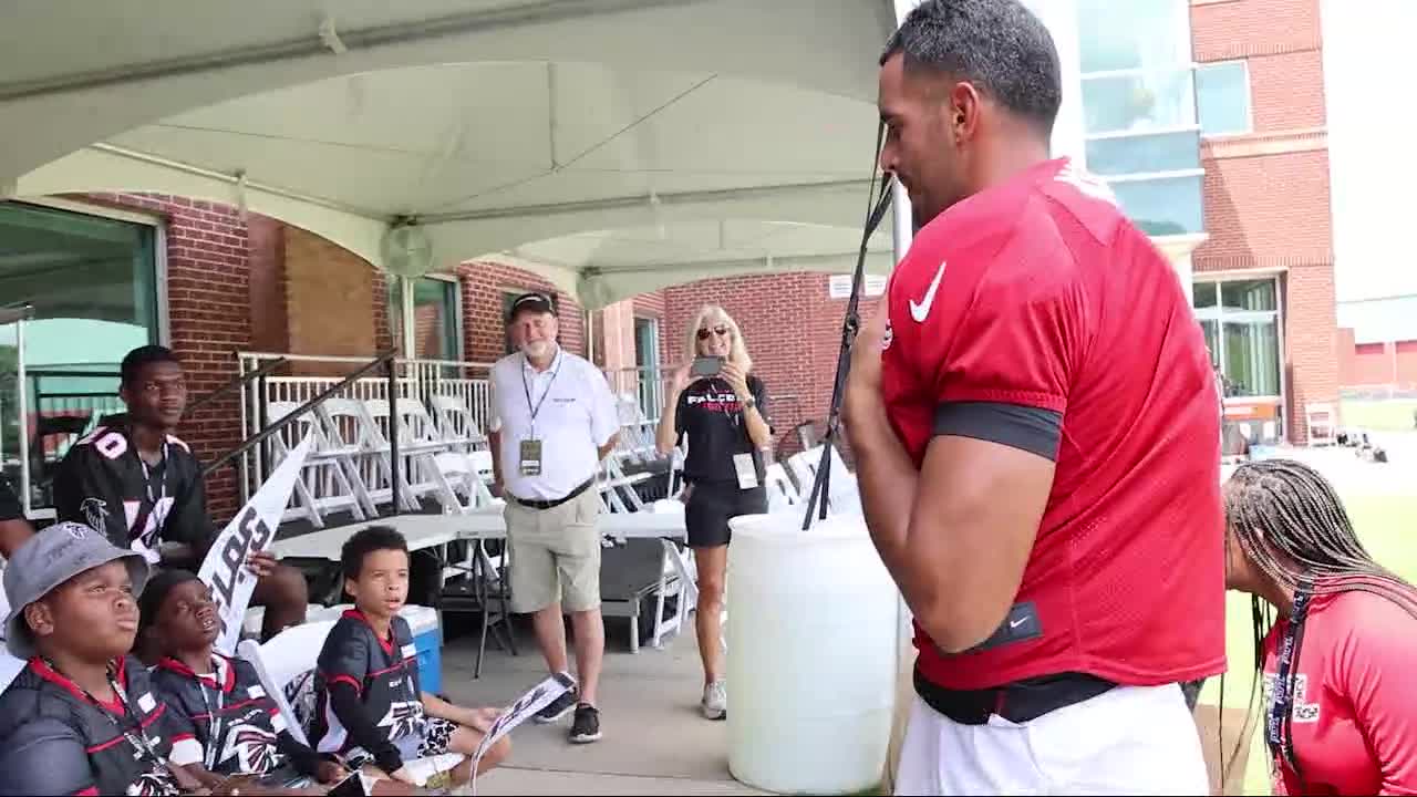 Falcons QB Marcus Mariota gifts backpacks to Atlanta flag football players | Rise Up For Atlanta