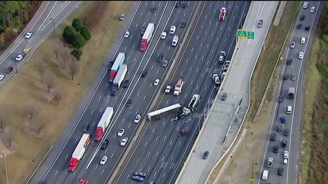 Multi-vehicle crash shuts down I-75 SB | FOX 5 Atlanta