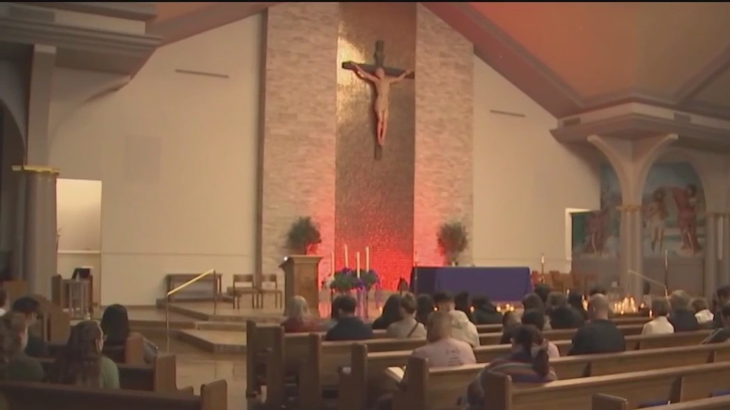 Prayer vigil for victims of UNLV shooting | FOX 5 Atlanta