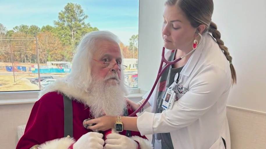 Athens Santa Claus survives cancer diagnosis