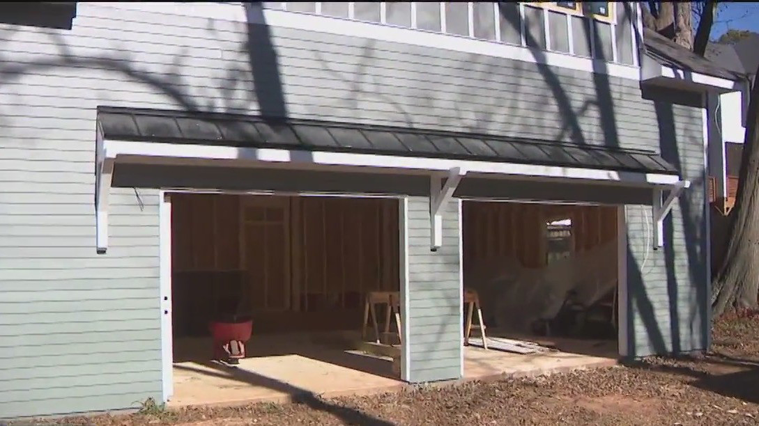 Clients put 'Santa' contractor on naughty list