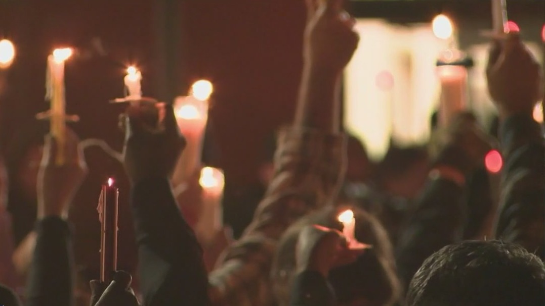 Hundreds come to vigil for slain deputy | FOX 5 Atlanta