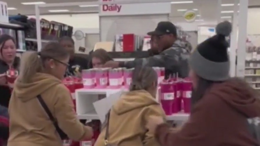 Shoppers go wild for new Stanley Cups