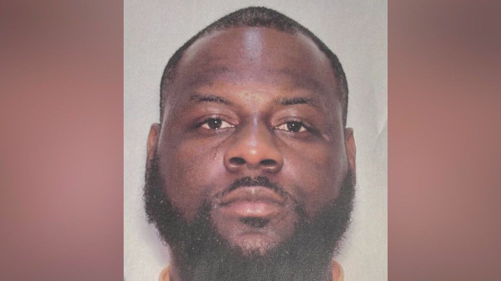 Manhunt on for Forest Park triple shooting suspect | FOX 5 Atlanta