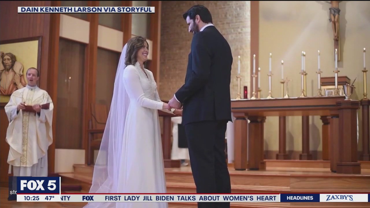 Teacher surprises kids with wedding invite