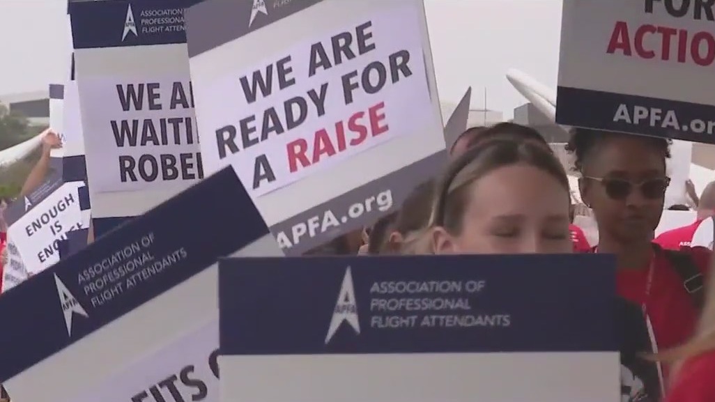 Flight attendants rally at Atlanta airport | FOX 5 Atlanta