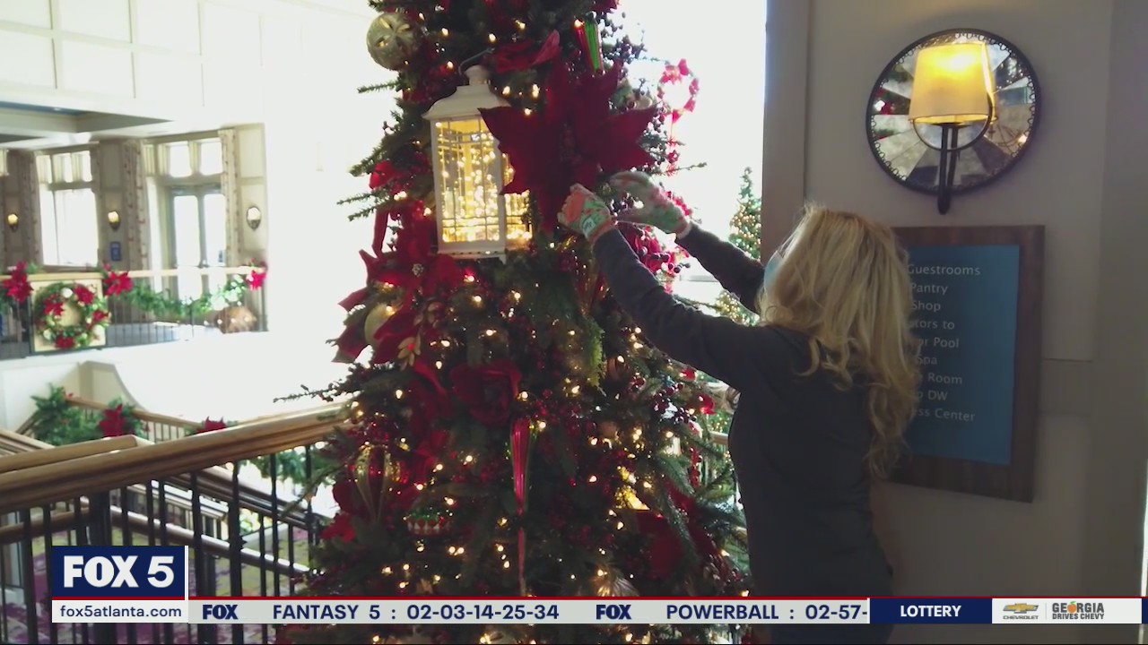 Decking the halls at Dollywood