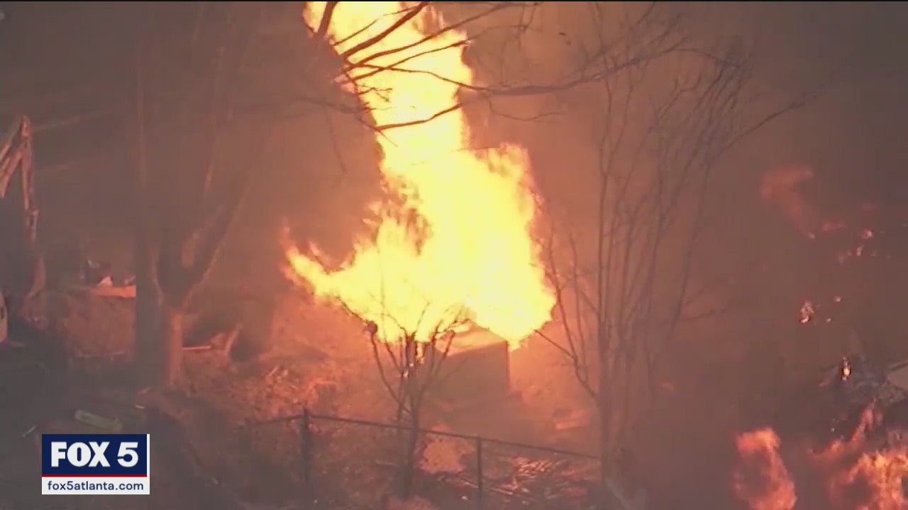 Families displaced after huge apartment fire | FOX 5 Atlanta
