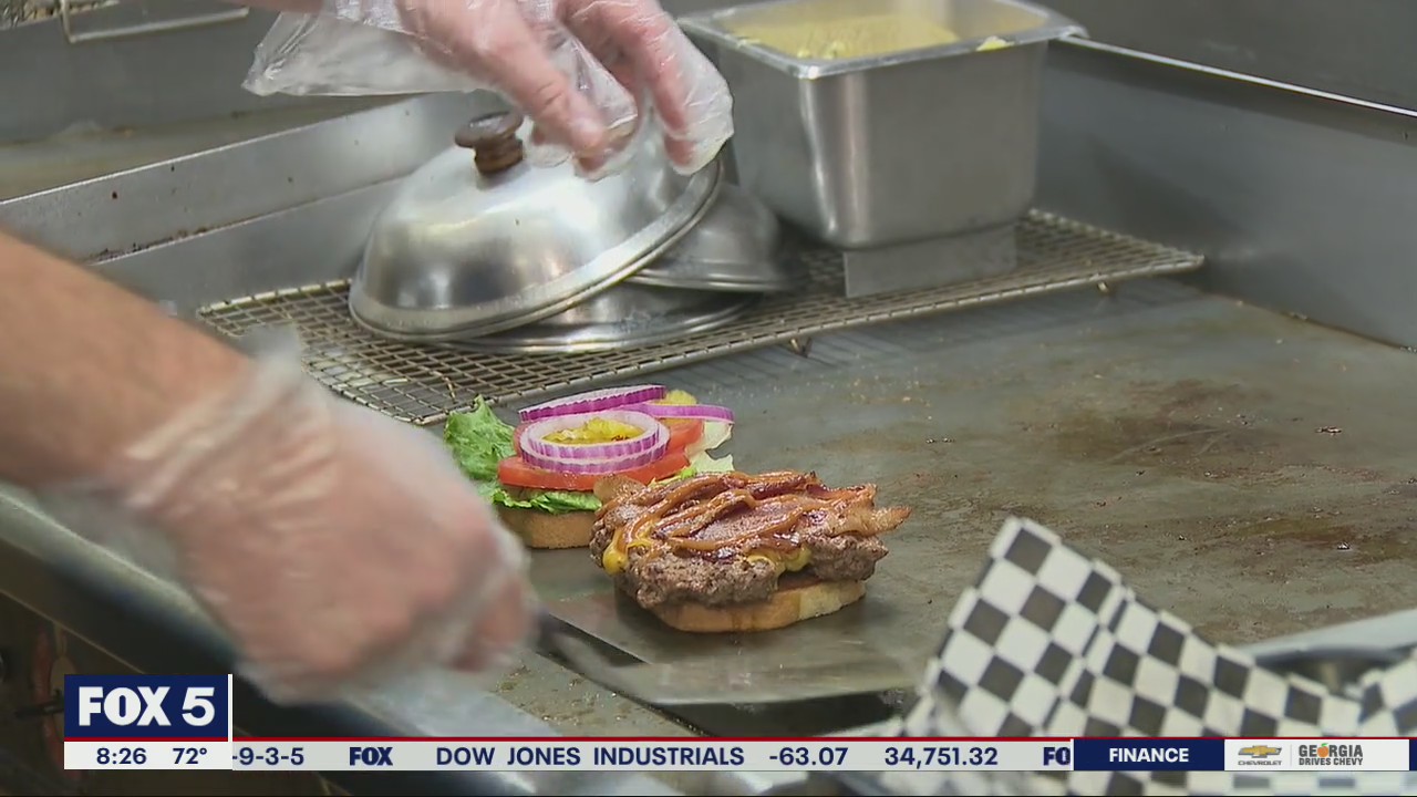 Burgers with Buck visits Hamburger Mike's in Henry County