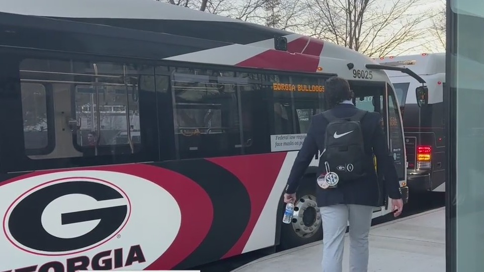 Georgia football players board buses