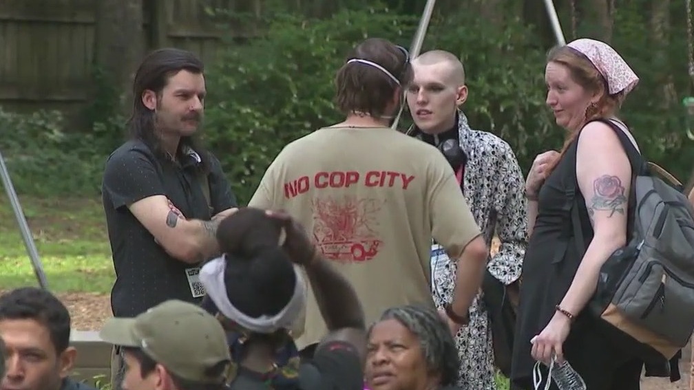'Stop Cop City' activists collect signatures | FOX 5 Atlanta