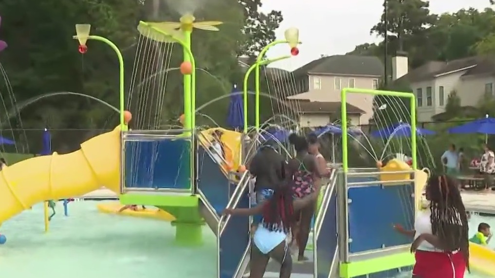 Kids head to Brookhaven splash pad to beat heat