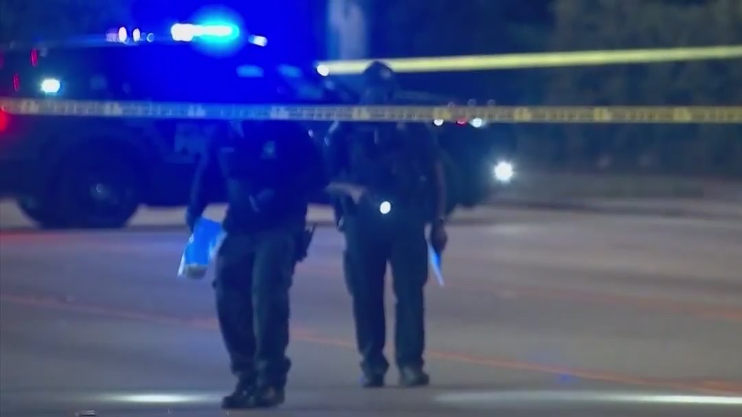 Couple shot outside Atlanta gas station | FOX 5 Atlanta