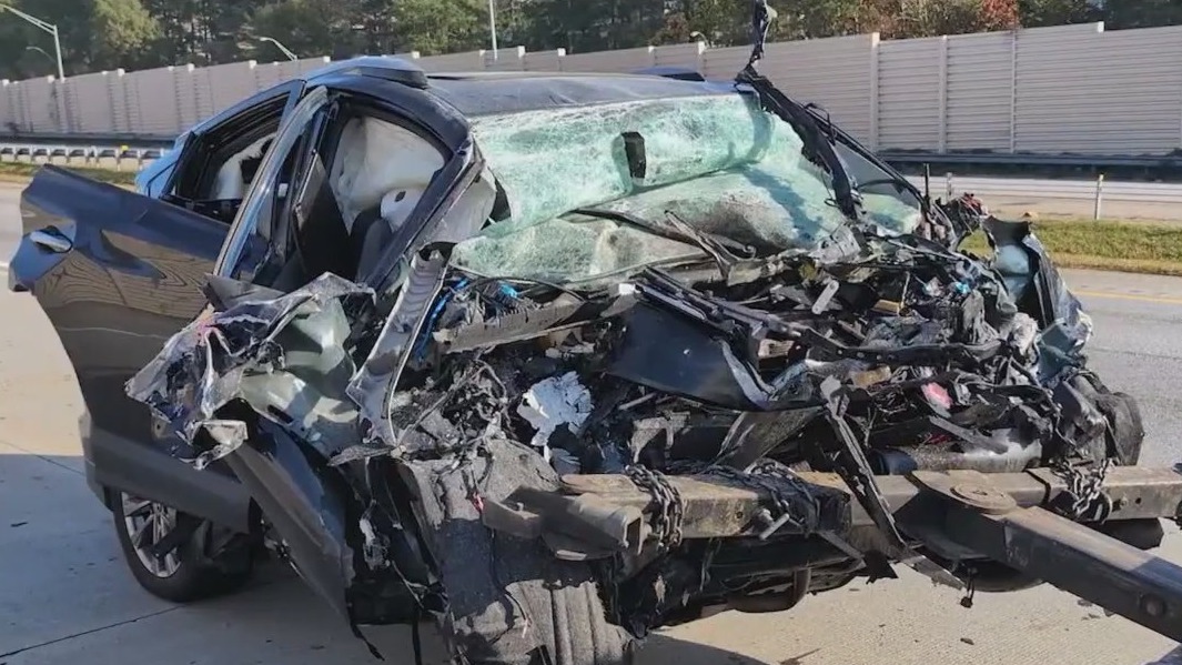 Cars totaled in deadly wrong way crash | FOX 5 Atlanta