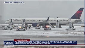 Evacuation of Delta jet at Atlanta airport