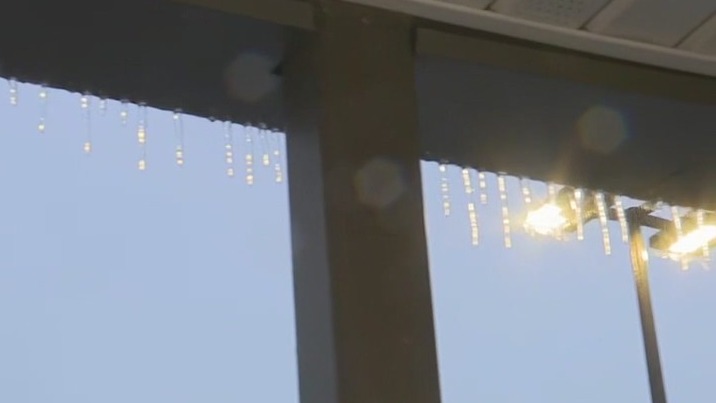 Icicle hazards: Watch out for falling ice