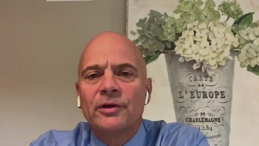 School social distancing rule troubles