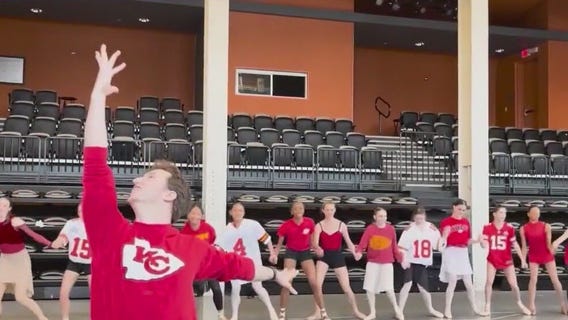 Ballet dancers face off before Super Bowl