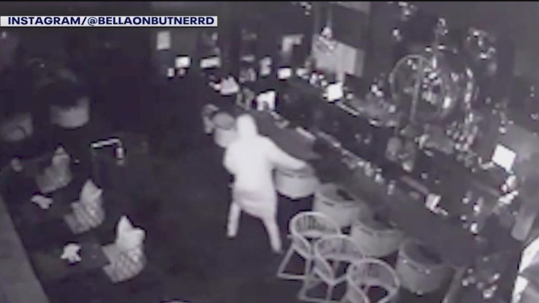 Restaurant burglary caught on camera | FOX 5 Atlanta