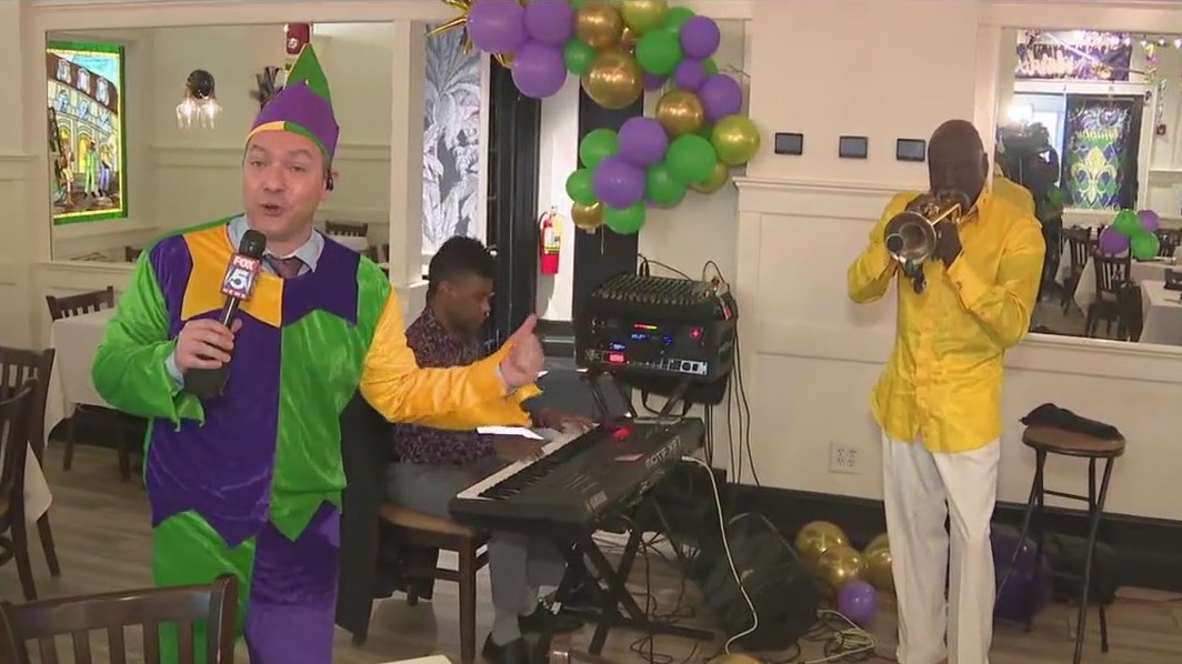 Mardi Gras fun at Louisiana Bistreaux Buckhead