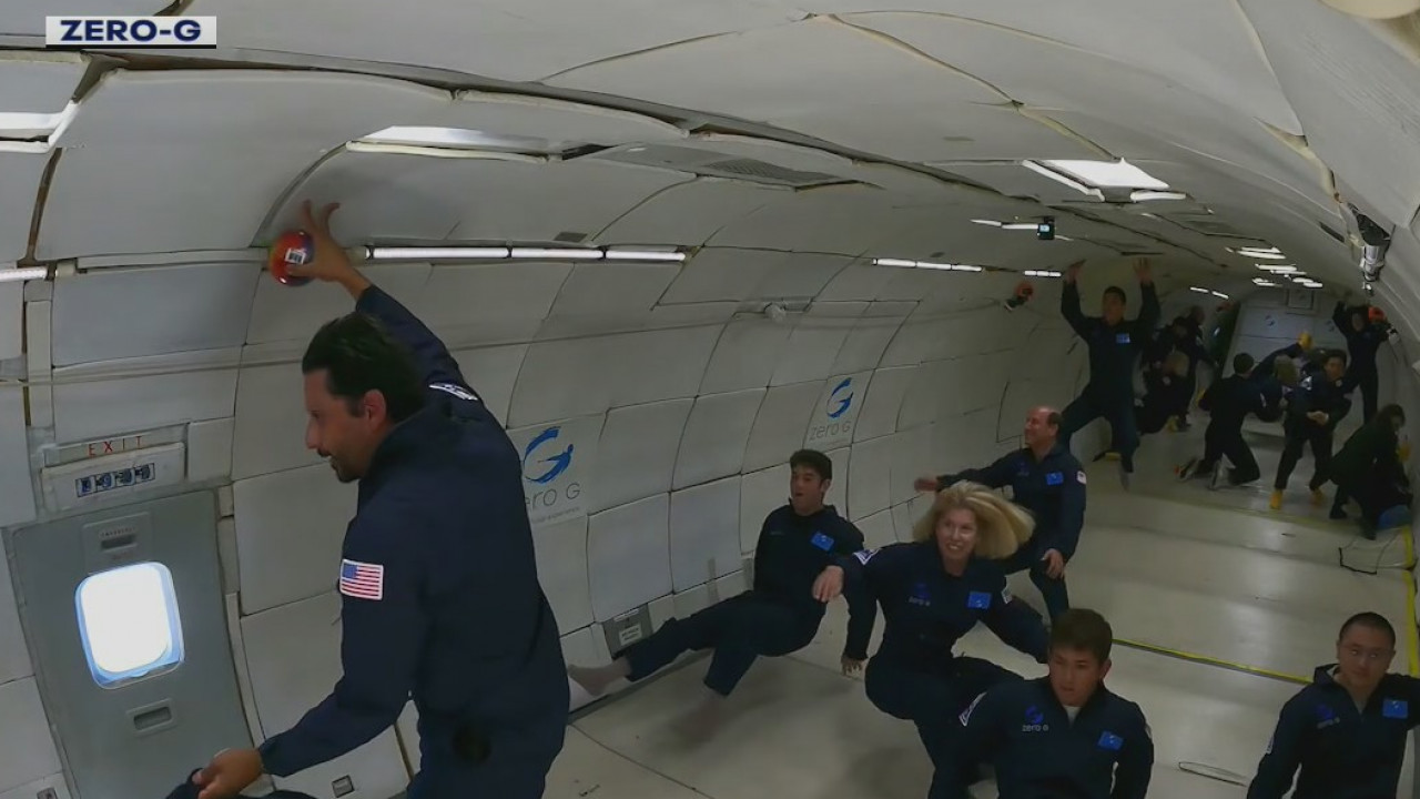 Moving in zero gravity