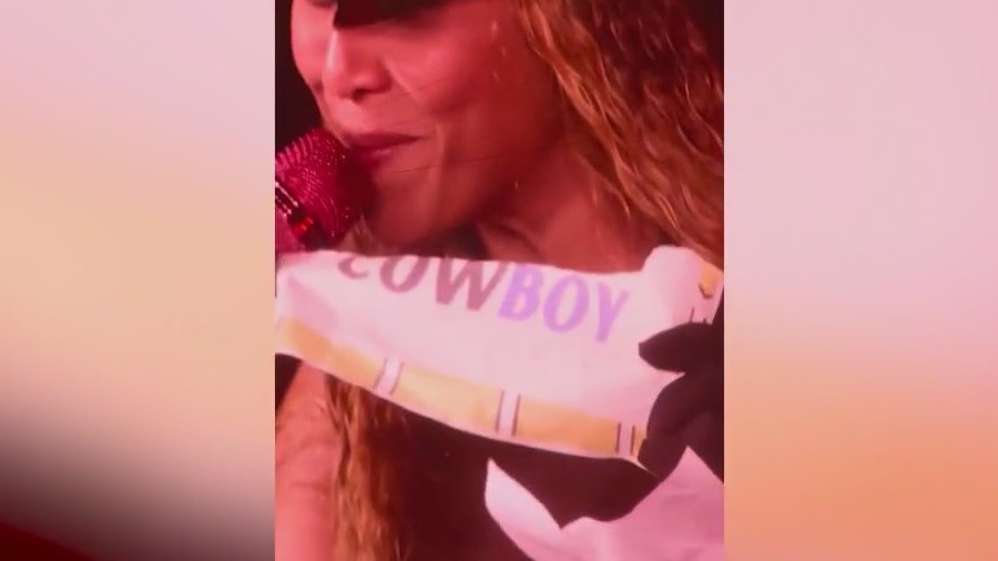 Beyonce helps couple with gender reveal
