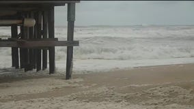 Hurricane Erin churns off Carolina coast