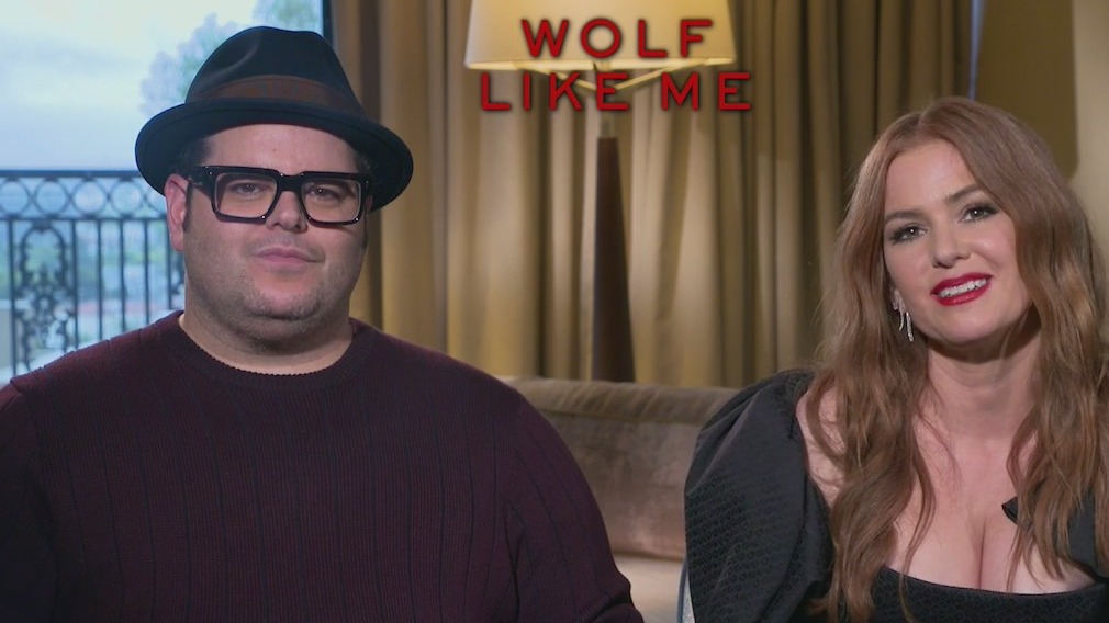 Josh Gad and Isla Fischer