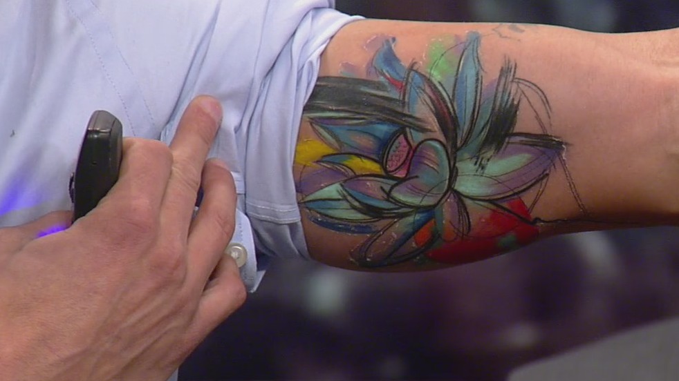 Dan Bowens gets tattooed