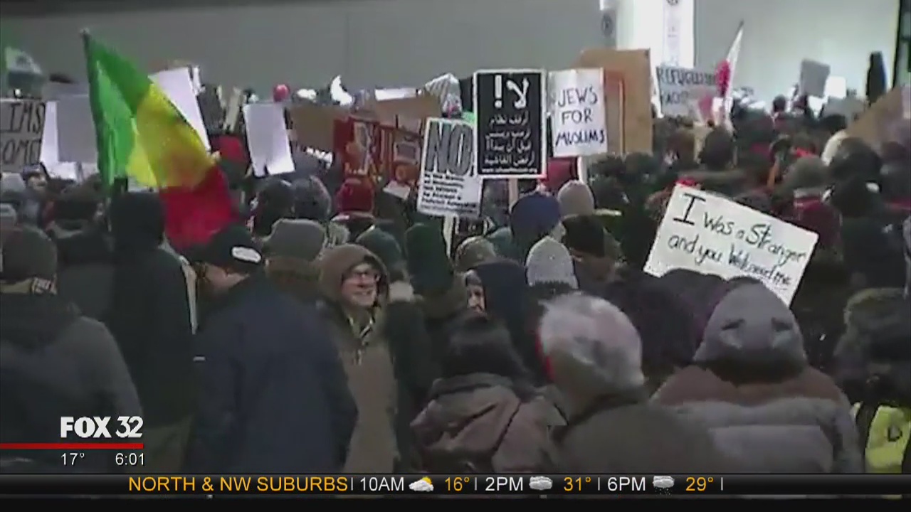 Crowds protest travel ban at Chicago airports