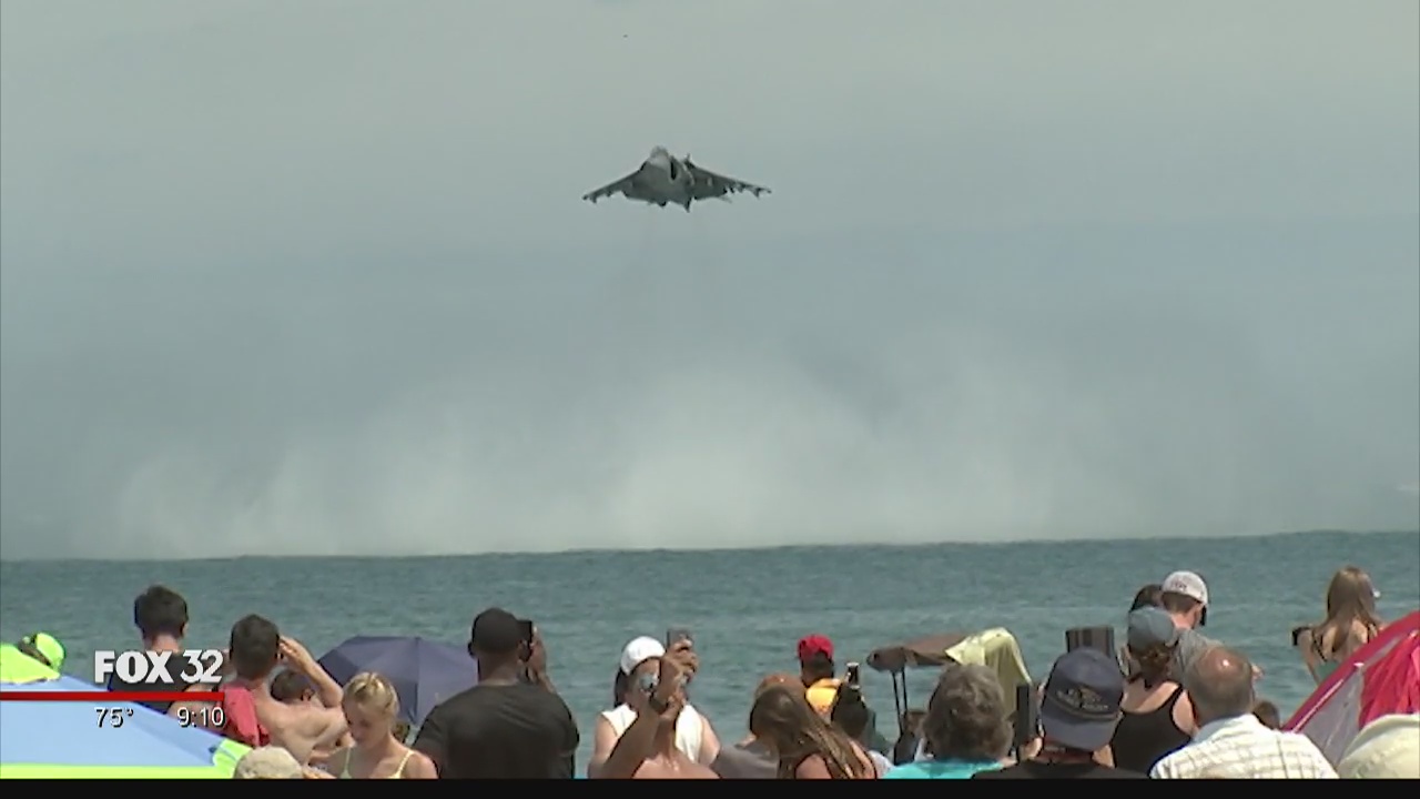 Crowds flock to lakefront Friday for sneak peek of Air and Water Show ...
